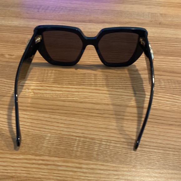 GUCCI OVERSIZE SUNGLASSES - Picture 13 of 16